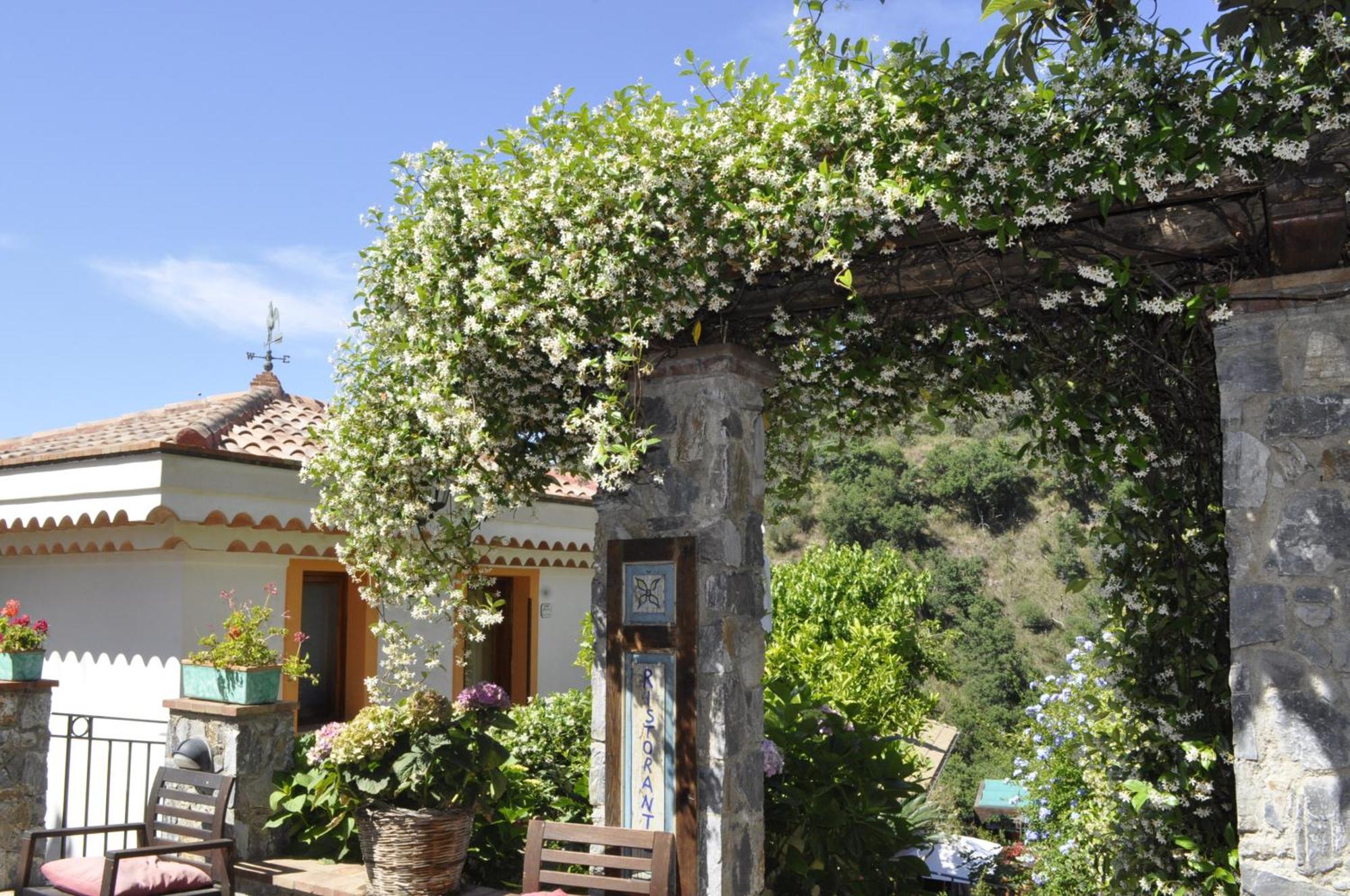 Borgo San Francesco Otel Gioiosa Marea Dış mekan fotoğraf